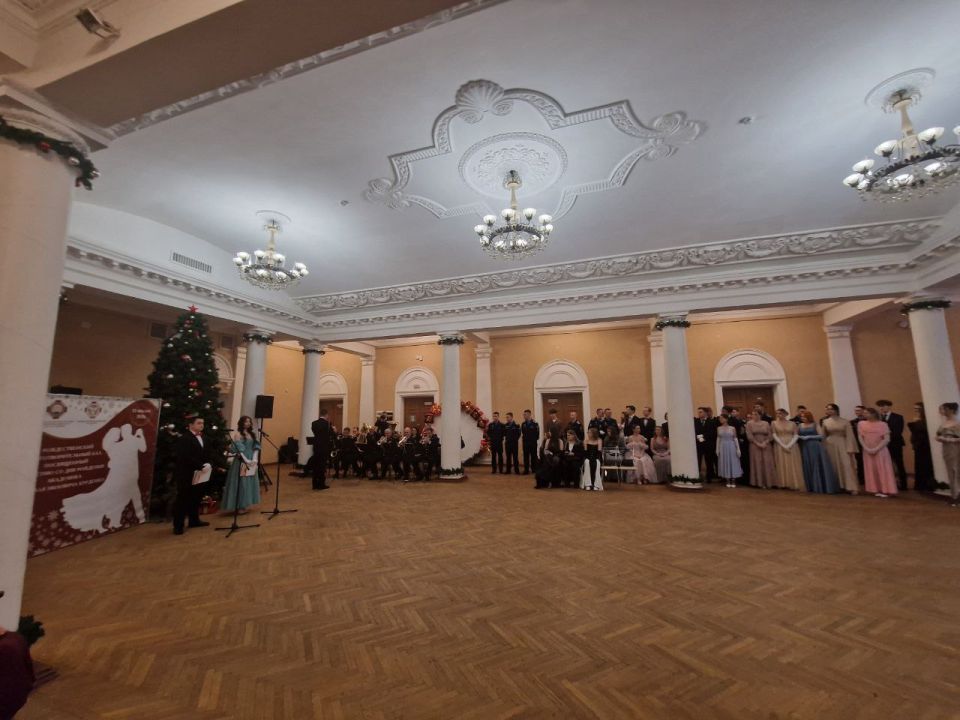 Полицейский оркестр принял участие в Рождественском благотворительном бале