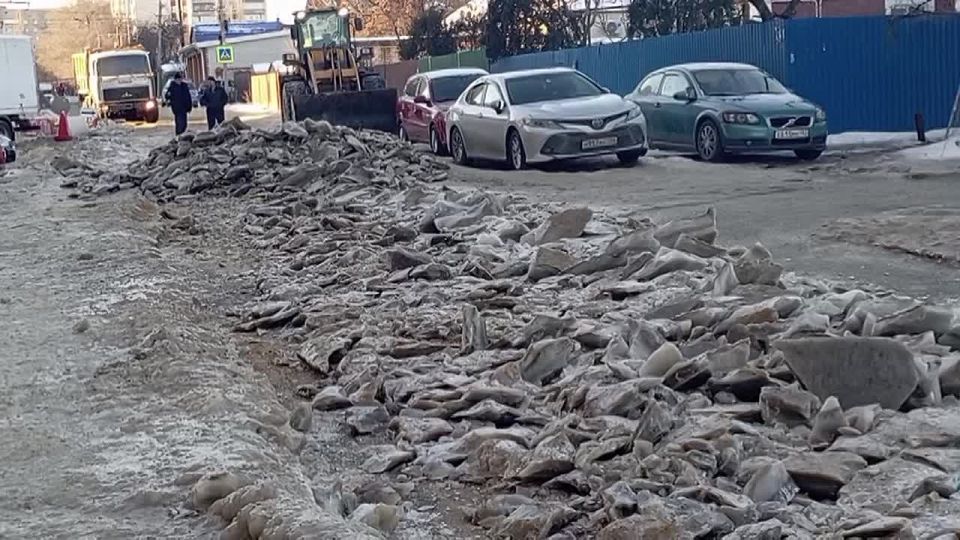 В Ленинском районе ликвидируют последствия коммунальной аварии