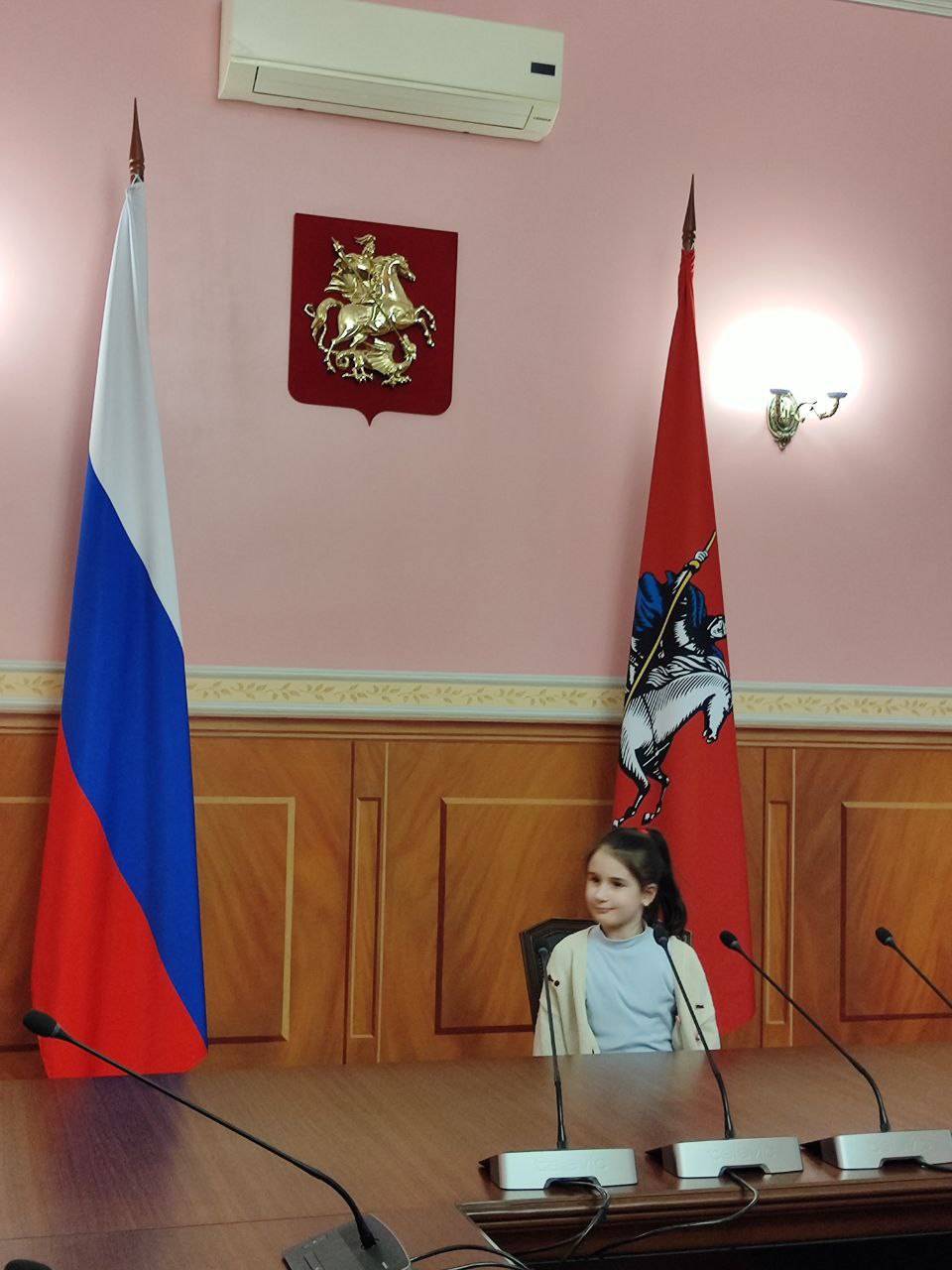 Губернатор Александр Гусев исполнил новогодние желания детей из ЛНР Губернатор Александр Гусев исполнил новогодние желания детей из ЛНР