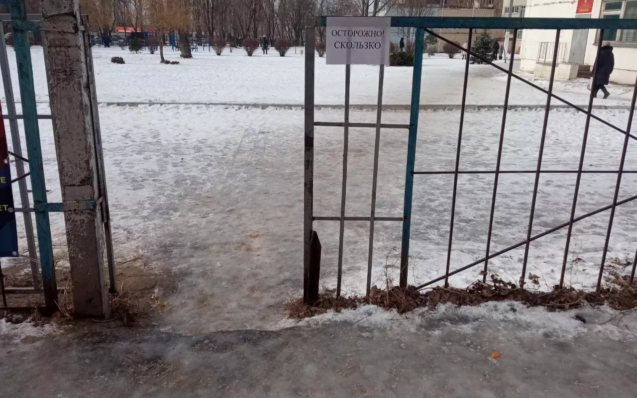 Воронежские прокуроры возбудили административные дела против должностных лиц 10 управляющих компаний из-за некачественной уборки снега и наледи