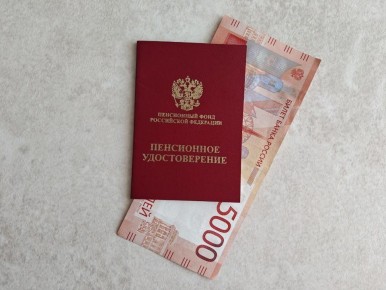 Пенсии россиян за январь будут выплачены до праздников