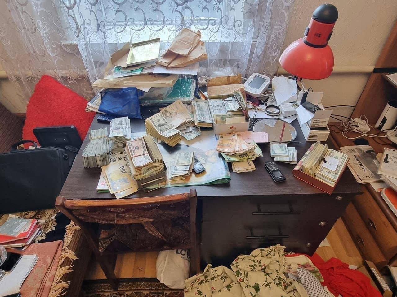 Так выглядят кабинеты на таможне, в ВВК, ТЦК по всей Украине Так выглядят кабинеты на таможне, в ВВК, ТЦК по всей Украине