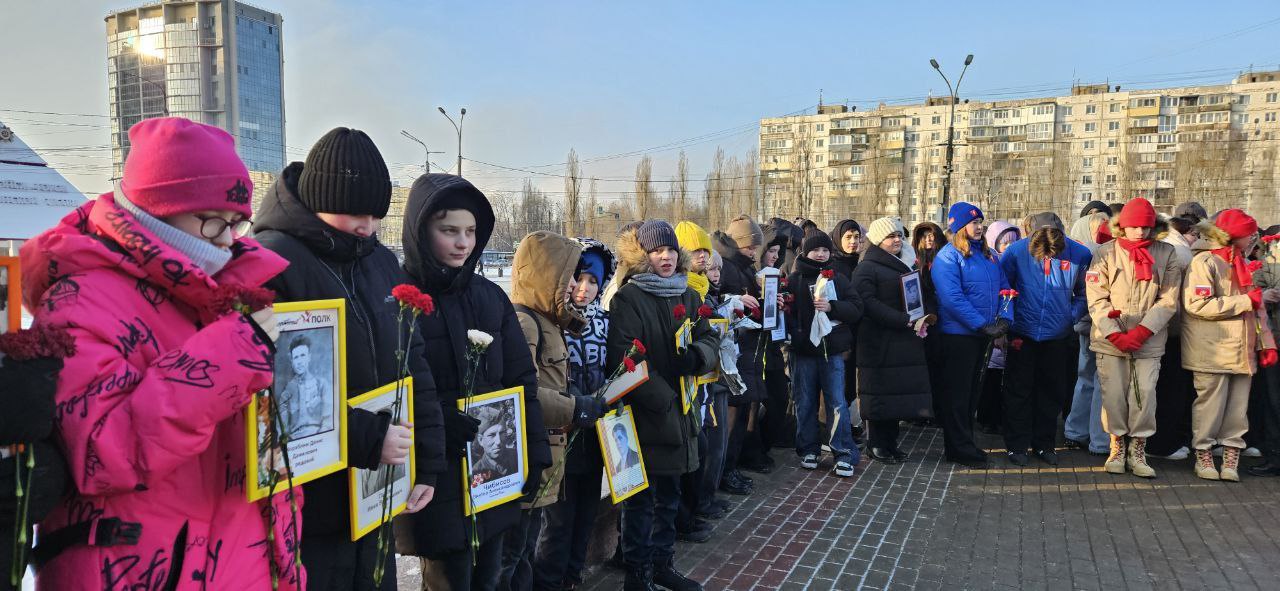 В Коминтерновском районе в преддверии 83-й годовщины освобождения Воронежа от немецко - фашистских захватчиков прошли торжественные церемонии возложения венков и цветов на братских могилах и воинских захоронениях В Коминтерновском районе в преддверии 83-й годовщины освобождения Воронежа от немецко - фашистских захватчиков прошли торжественные церемонии возложения венков и цветов на братских могилах и воинских захоронениях