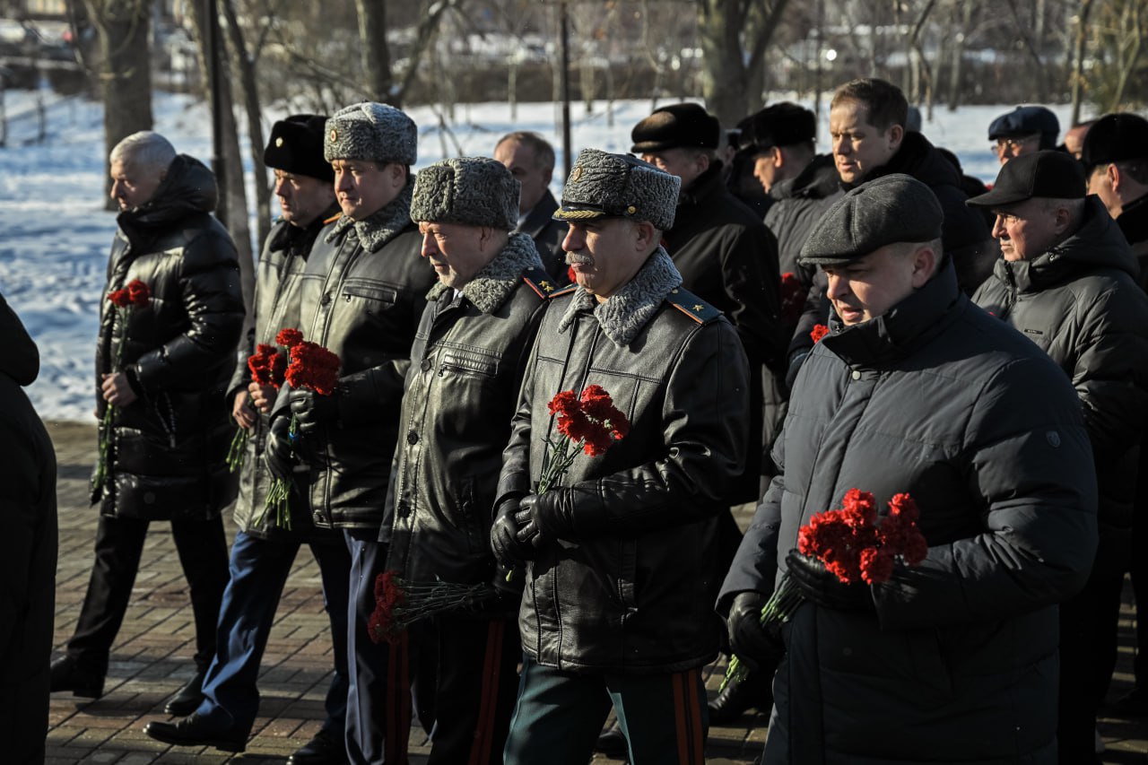 Генерал Бородин принял участие в церемонии возложения венков к 83-й годовщине освобождения Воронежа Генерал Бородин принял участие в церемонии возложения венков к 83-й годовщине освобождения Воронежа