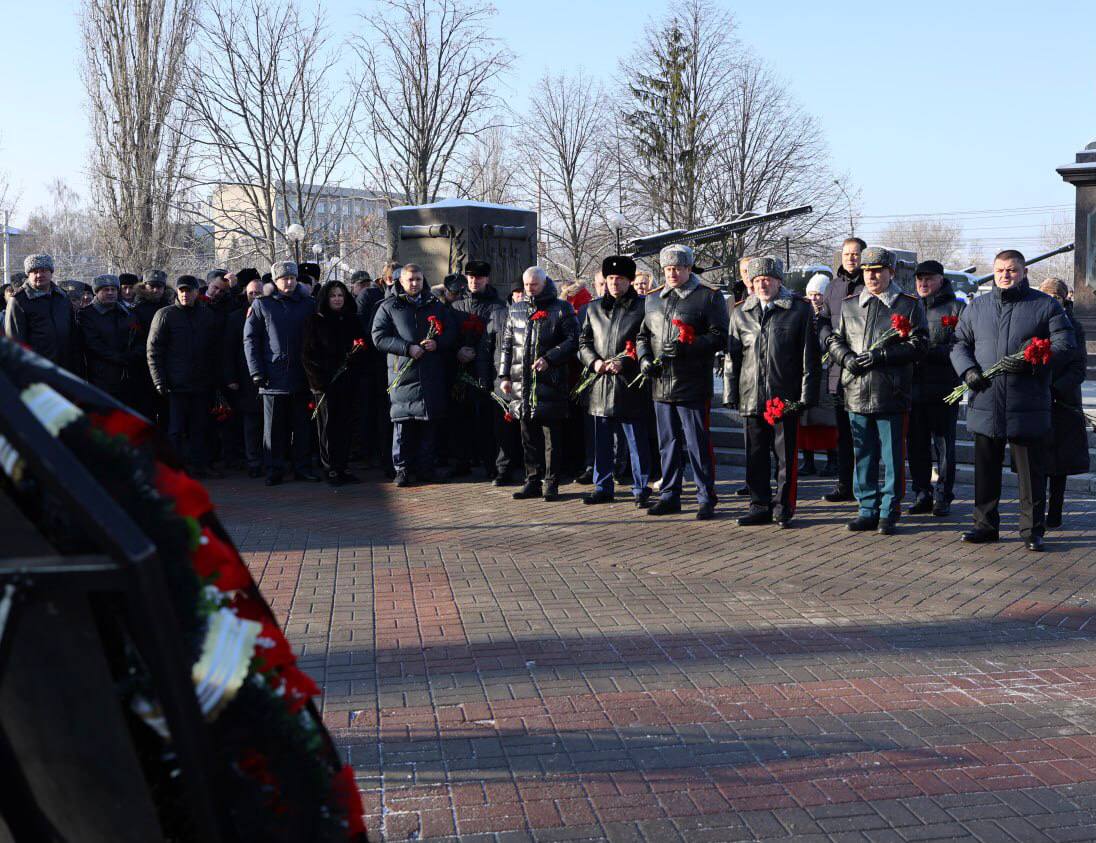 Руководитель регионального следственного управления СК России принял участие в мероприятии, посвященном 83-й годовщине освобождения города Воронежа от немецко-фашистских захватчиков Руководитель регионального следственного управления СК России принял участие в мероприятии, посвященном 83-й годовщине освобождения города Воронежа от немецко-фашистских захватчиков