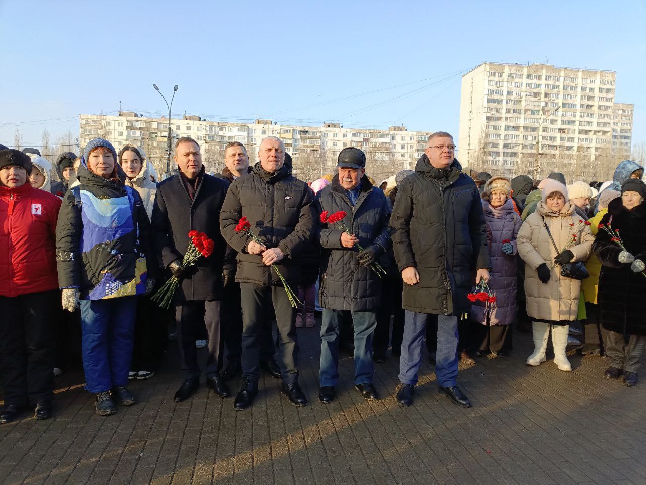 В Коминтерновском районе в преддверии 83-й годовщины освобождения Воронежа от немецко - фашистских захватчиков прошли торжественные церемонии возложения венков и цветов на братских могилах и воинских захоронениях В Коминтерновском районе в преддверии 83-й годовщины освобождения Воронежа от немецко - фашистских захватчиков прошли торжественные церемонии возложения венков и цветов на братских могилах и воинских захоронениях