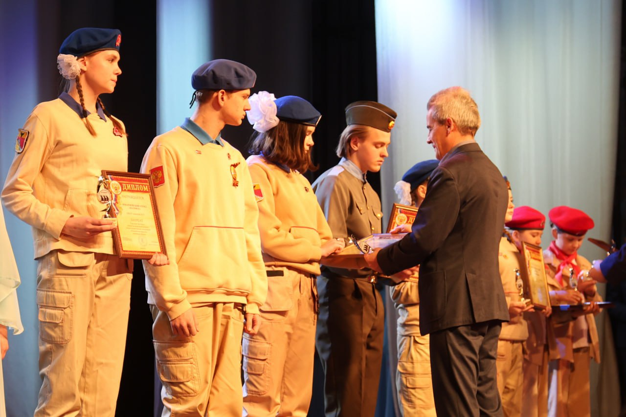 В Воронеже прошел фестиваль творчества «Юнармейская карусель» ко дню освобождения города от немецко-фашистских захватчиков В Воронеже прошел фестиваль творчества «Юнармейская карусель» ко дню освобождения города от немецко-фашистских захватчиков