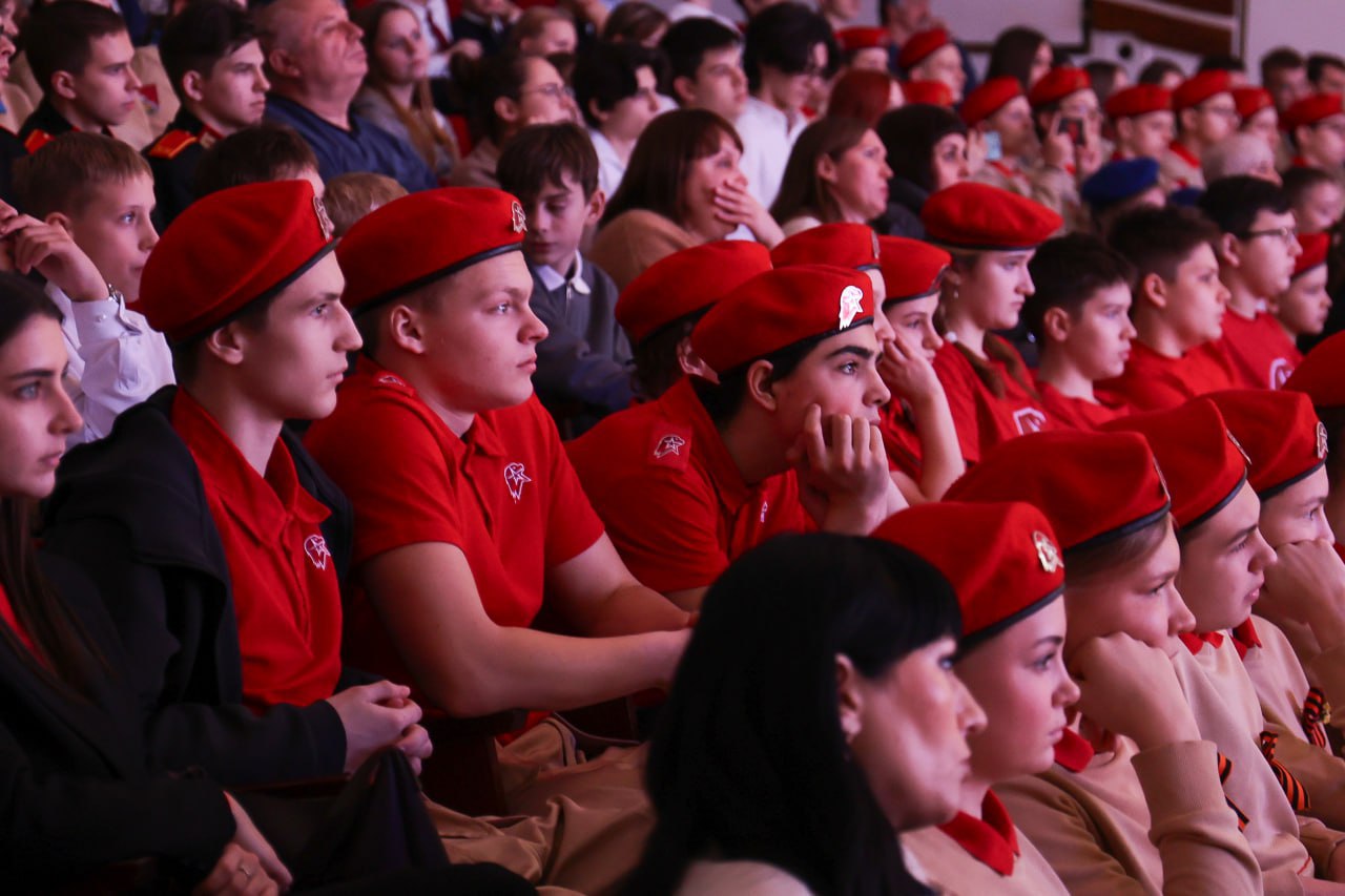 В Воронеже прошел фестиваль творчества «Юнармейская карусель» ко дню освобождения города от немецко-фашистских захватчиков В Воронеже прошел фестиваль творчества «Юнармейская карусель» ко дню освобождения города от немецко-фашистских захватчиков