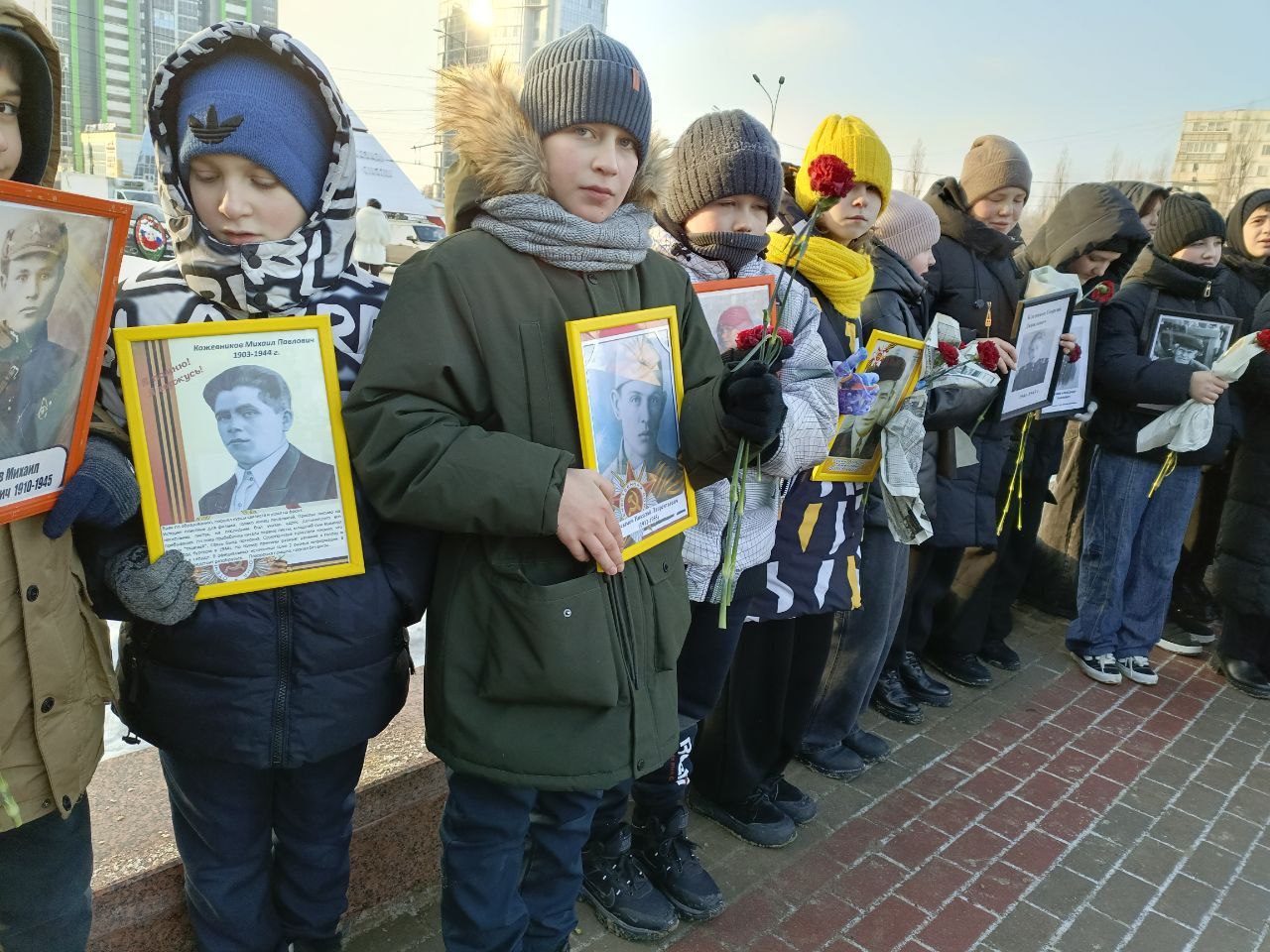 В Коминтерновском районе в преддверии 83-й годовщины освобождения Воронежа от немецко - фашистских захватчиков прошли торжественные церемонии возложения венков и цветов на братских могилах и воинских захоронениях В Коминтерновском районе в преддверии 83-й годовщины освобождения Воронежа от немецко - фашистских захватчиков прошли торжественные церемонии возложения венков и цветов на братских могилах и воинских захоронениях