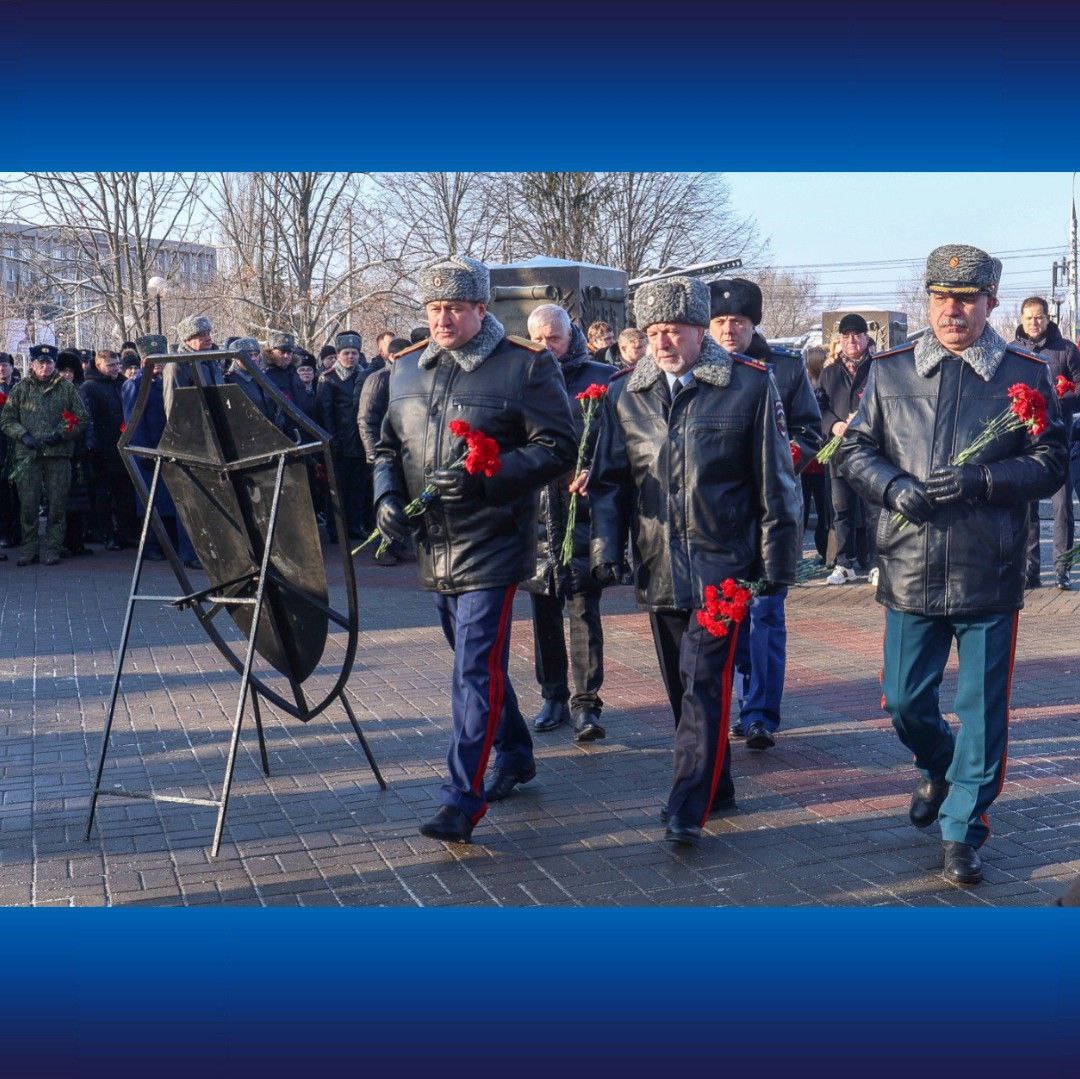 Сегодня, 23 января 2026 года, в преддверии 83-й годовщины освобождения Воронежа от немецко-фашистских захватчиков заместитель прокурора области Антон Родвиков принял участие в торжественной церемонии возложения венков и... Сегодня, 23 января 2026 года, в преддверии 83-й годовщины освобождения Воронежа от немецко-фашистских захватчиков заместитель прокурора области Антон Родвиков принял участие в торжественной церемонии возложения венков и...
