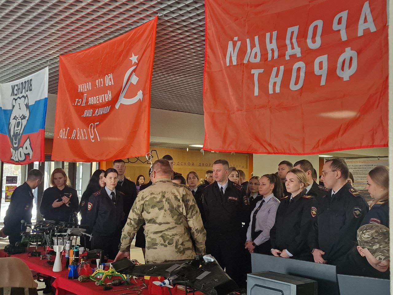 Культурный центр ГУ МВД России по Воронежской области принял участие в проведении общегородского «Урока Мужества» Культурный центр ГУ МВД России по Воронежской области принял участие в проведении общегородского «Урока Мужества»