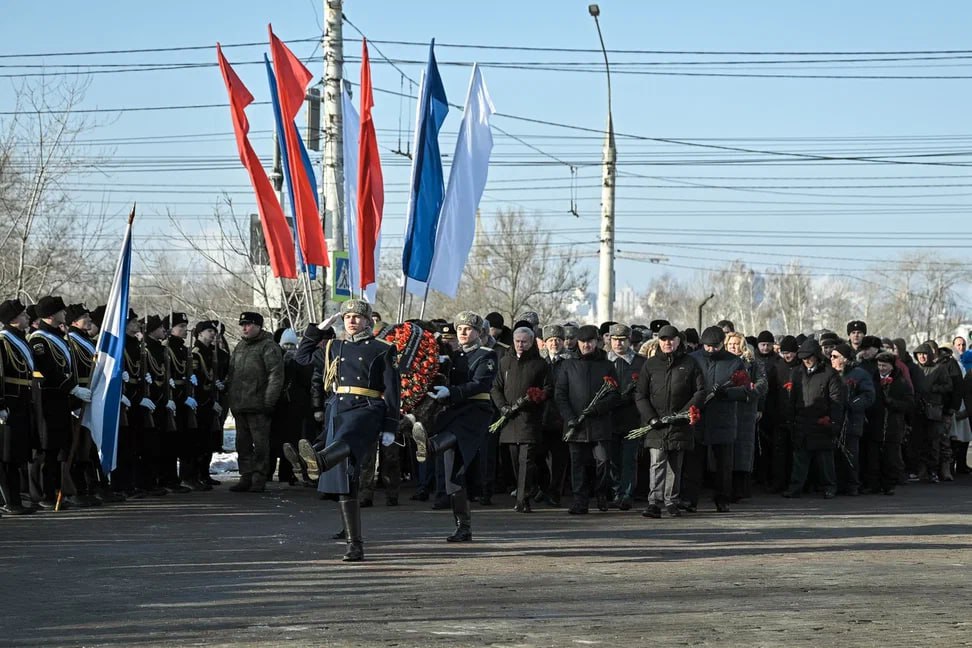 Генерал Бородин принял участие в церемонии возложения венков к 83-й годовщине освобождения Воронежа Генерал Бородин принял участие в церемонии возложения венков к 83-й годовщине освобождения Воронежа