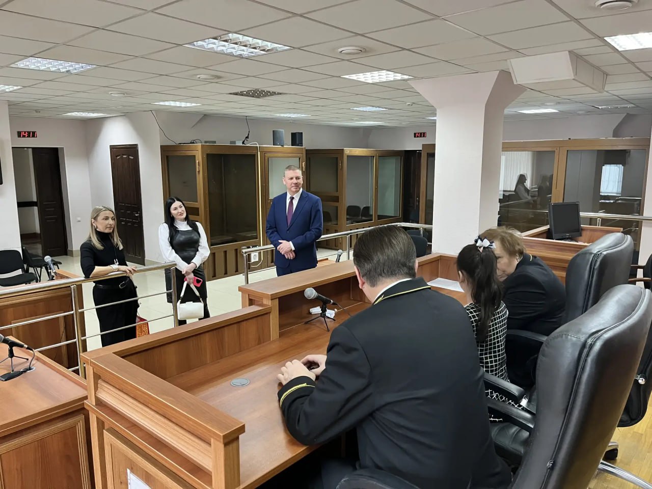 Губернатор Александр Гусев исполнил еще одну мечту 7-летней Эмилии из Нововоронежа Губернатор Александр Гусев исполнил еще одну мечту 7-летней Эмилии из Нововоронежа