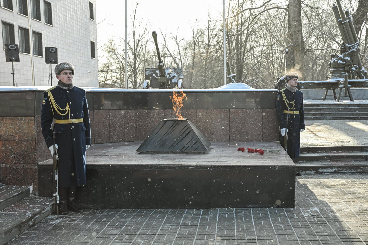 Генерал Бородин принял участие в церемонии возложения венков к 83-й годовщине освобождения Воронежа