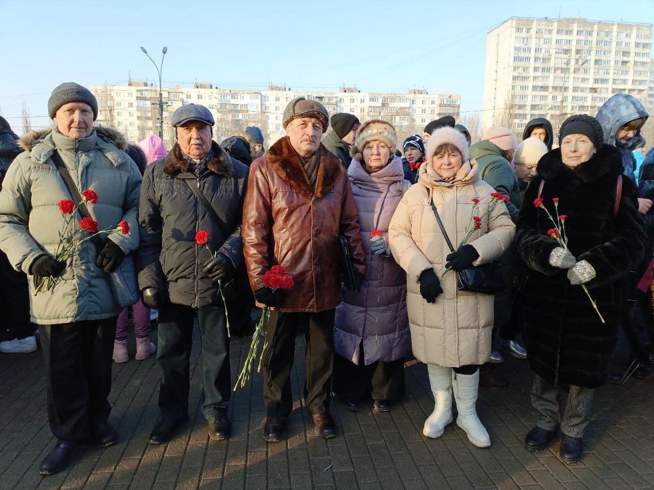 В Коминтерновском районе в преддверии 83-й годовщины освобождения Воронежа от немецко - фашистских захватчиков прошли торжественные церемонии возложения венков и цветов на братских могилах и воинских захоронениях В Коминтерновском районе в преддверии 83-й годовщины освобождения Воронежа от немецко - фашистских захватчиков прошли торжественные церемонии возложения венков и цветов на братских могилах и воинских захоронениях