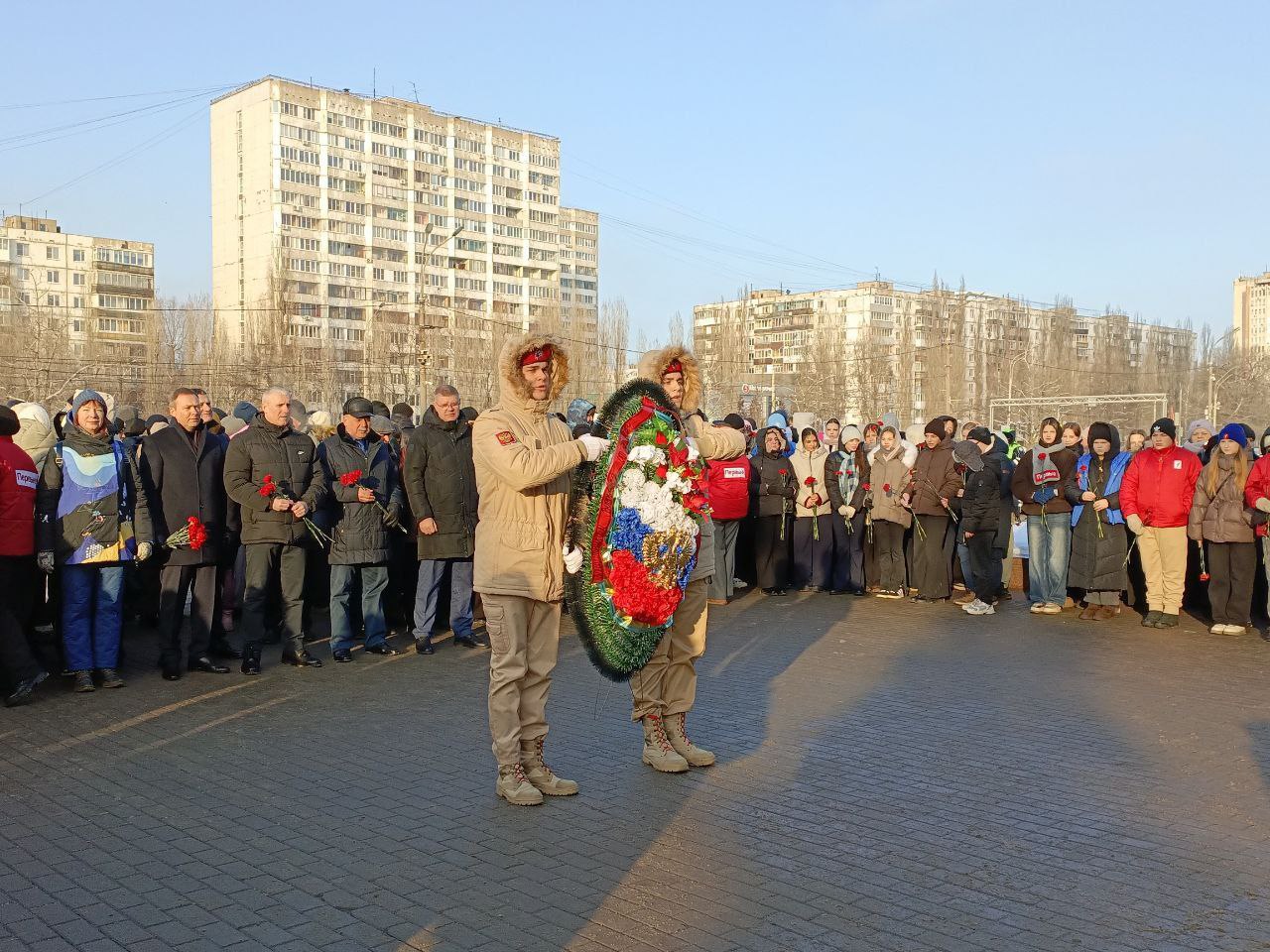 В Коминтерновском районе в преддверии 83-й годовщины освобождения Воронежа от немецко - фашистских захватчиков прошли торжественные церемонии возложения венков и цветов на братских могилах и воинских захоронениях В Коминтерновском районе в преддверии 83-й годовщины освобождения Воронежа от немецко - фашистских захватчиков прошли торжественные церемонии возложения венков и цветов на братских могилах и воинских захоронениях