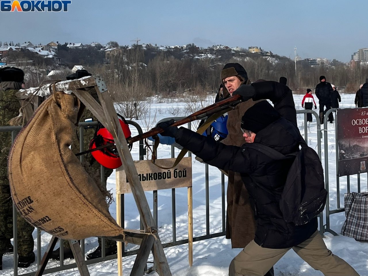 Грохот орудий на Петровской набережной: в Воронеже масштабной реконструкцией отметили 83-ю годовщину освобождения города Грохот орудий на Петровской набережной: в Воронеже масштабной реконструкцией отметили 83-ю годовщину освобождения города