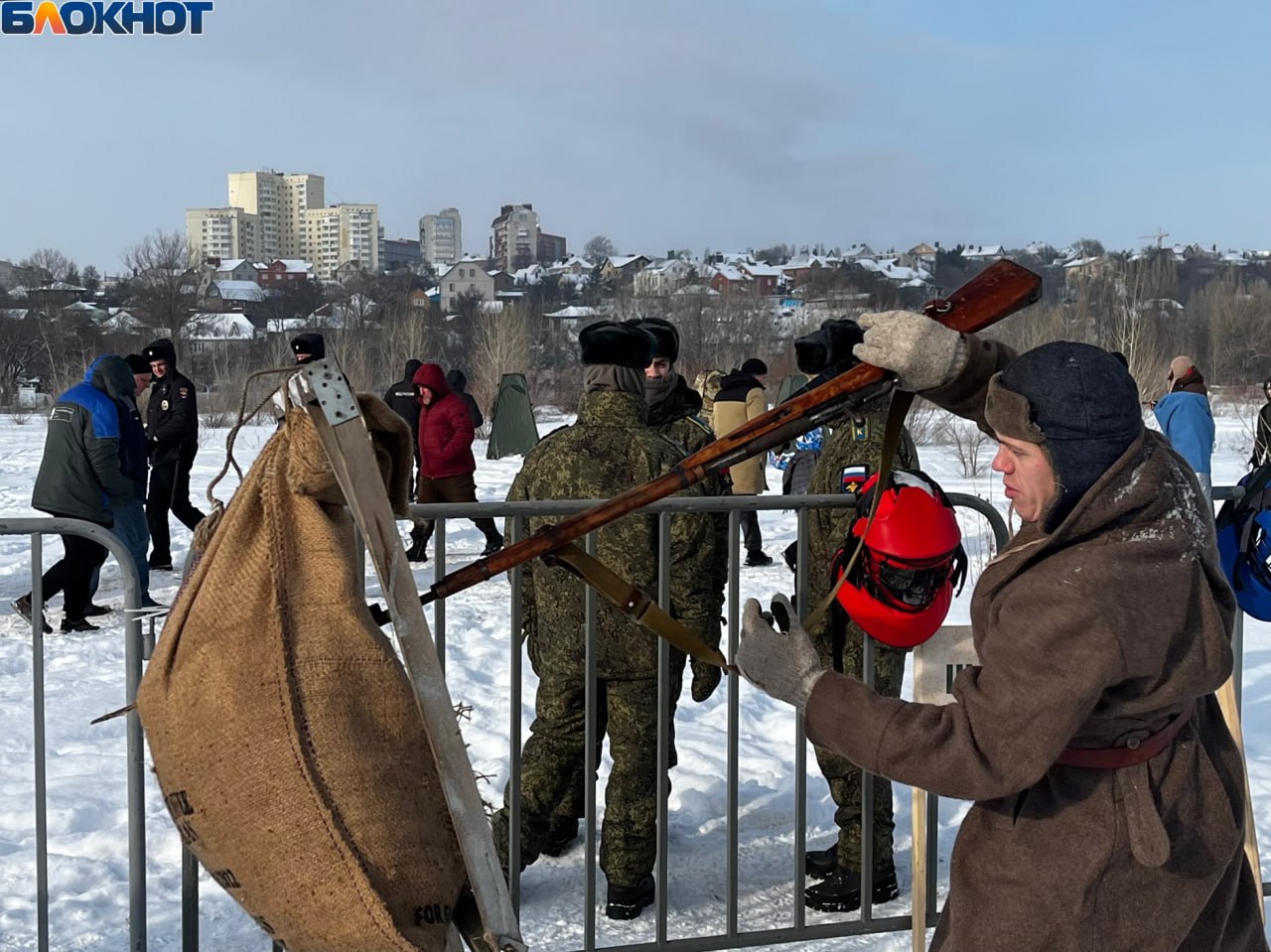 Грохот орудий на Петровской набережной: в Воронеже масштабной реконструкцией отметили 83-ю годовщину освобождения города Грохот орудий на Петровской набережной: в Воронеже масштабной реконструкцией отметили 83-ю годовщину освобождения города