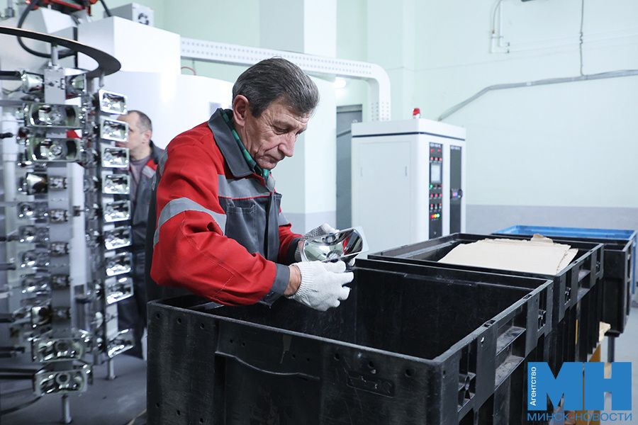 Пенсионеры снова на работе: как снятие ограничений изменило жизнь в Минске