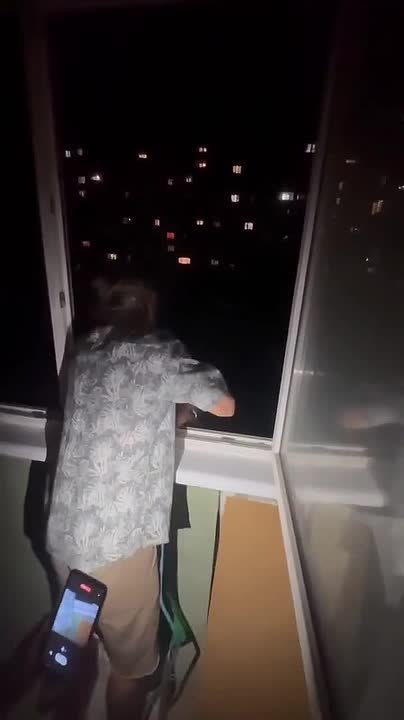 Отец года спустил несовершеннолетнего сына на верёвке с балкона в Воронеже