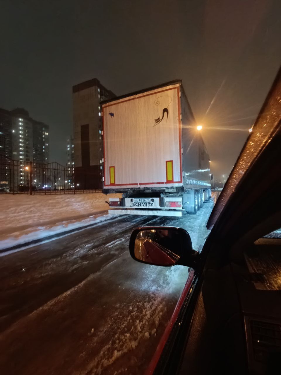 Добрый вечер !. Как бороться с водителями фур, которые неоднократно ставят свое транспортное средство на встречной полосе в вечернее время? Каждый раз, когда хочешь попасть домой или утром уехать на работу, вынуждены... Добрый вечер !. Как бороться с водителями фур, которые неоднократно ставят свое транспортное средство на встречной полосе в вечернее время? Каждый раз, когда хочешь попасть домой или утром уехать на работу, вынуждены...