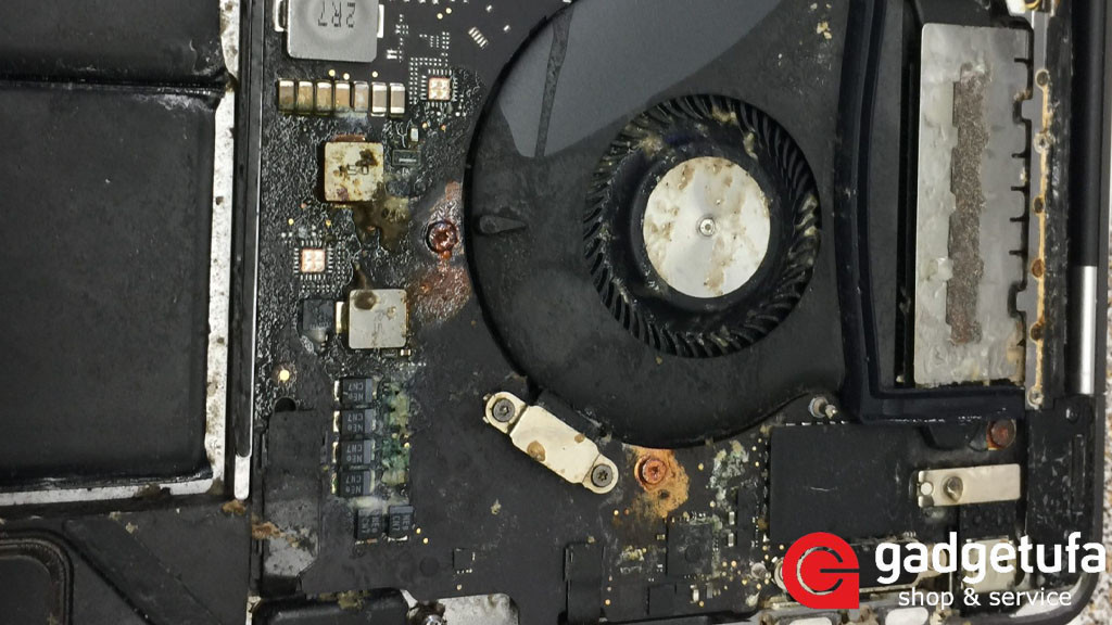 Что делать, если MacBook случайно намок