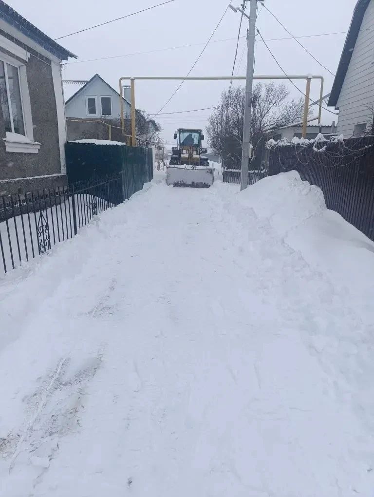 Снег не ждет: активно очищаем территорию микрорайонов Советского района! Снег не ждет: активно очищаем территорию микрорайонов Советского района!