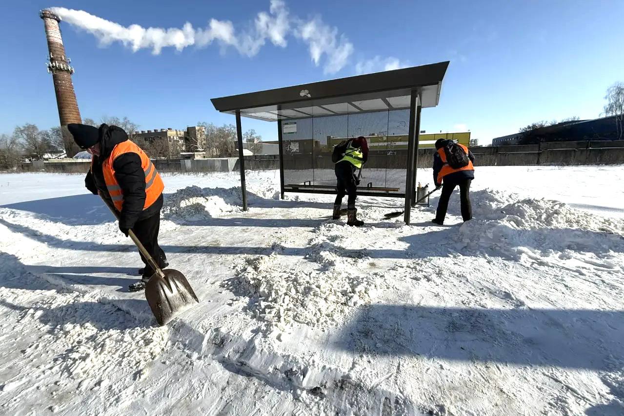 За день количество снега на улицах района уменьшилось еще на 1300 кубометров