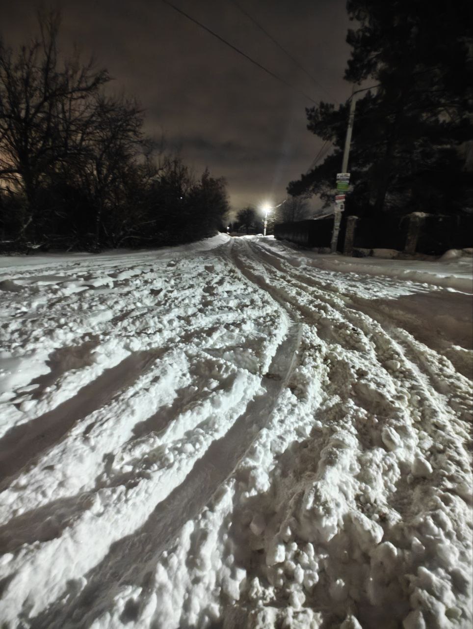 Жители Ближних и Дальних садов вторые сутки сидят без света, а теперь ещё и попали в снежный капкан