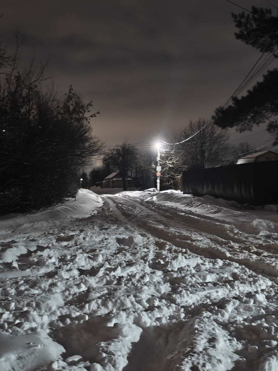 Жители Ближних и Дальних садов вторые сутки сидят без света, а теперь ещё и попали в снежный капкан Жители Ближних и Дальних садов вторые сутки сидят без света, а теперь ещё и попали в снежный капкан
