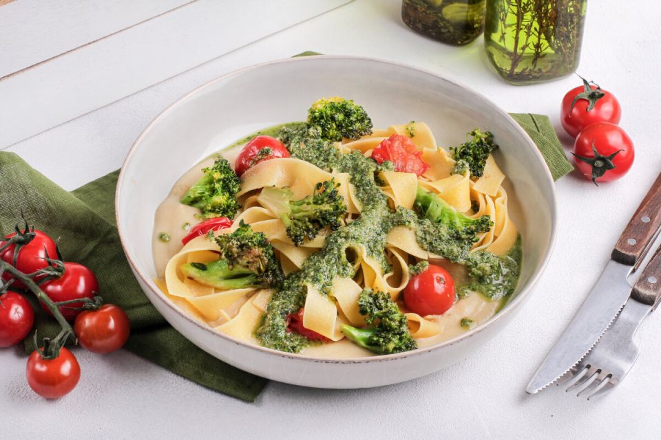 Рецепт фетучини с белым соусом и песто из кешью
