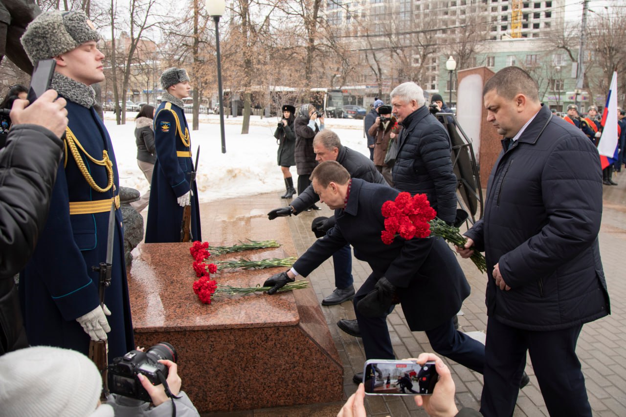 Депутаты областной Думы почтили память воинов-интернационалистов Депутаты областной Думы почтили память воинов-интернационалистов