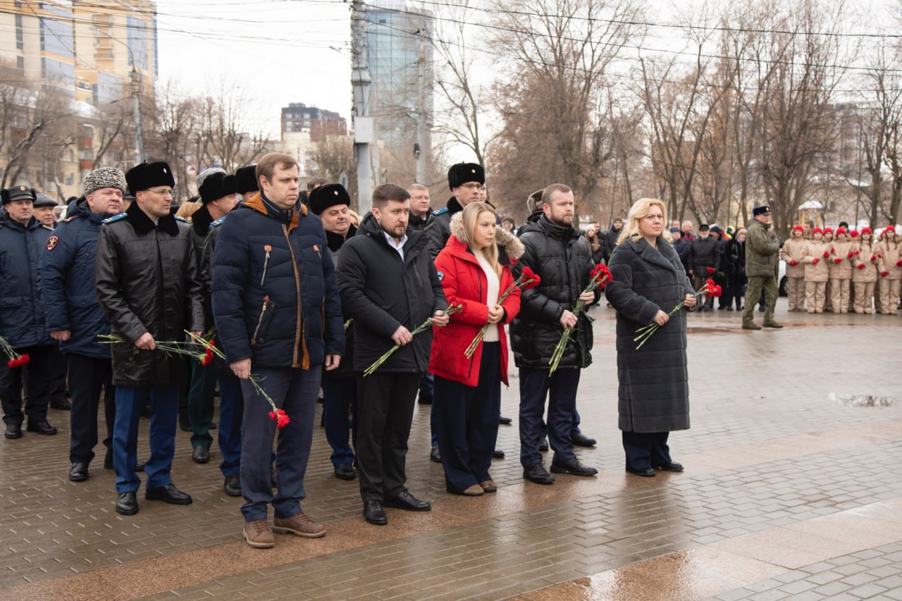 Депутаты областной Думы почтили память воинов-интернационалистов Депутаты областной Думы почтили память воинов-интернационалистов