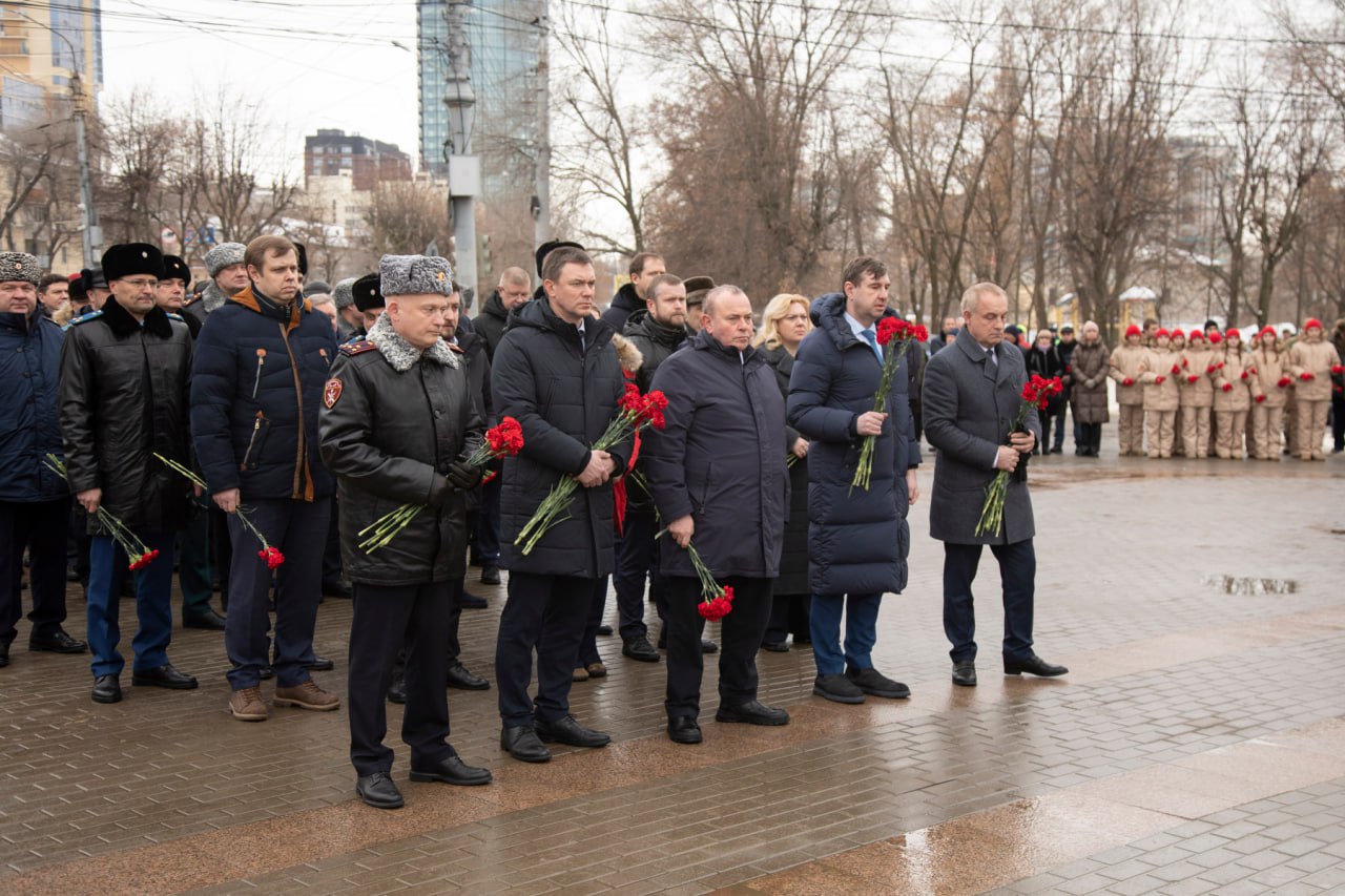 Депутаты областной Думы почтили память воинов-интернационалистов Депутаты областной Думы почтили память воинов-интернационалистов