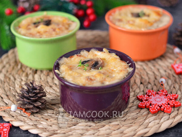 Жульены на праздничном столе: уютные порции в удобной подаче