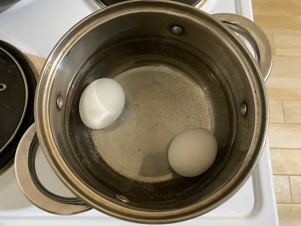 Почему стоит сохранить воду после варки яиц: полезные советы для домоводов