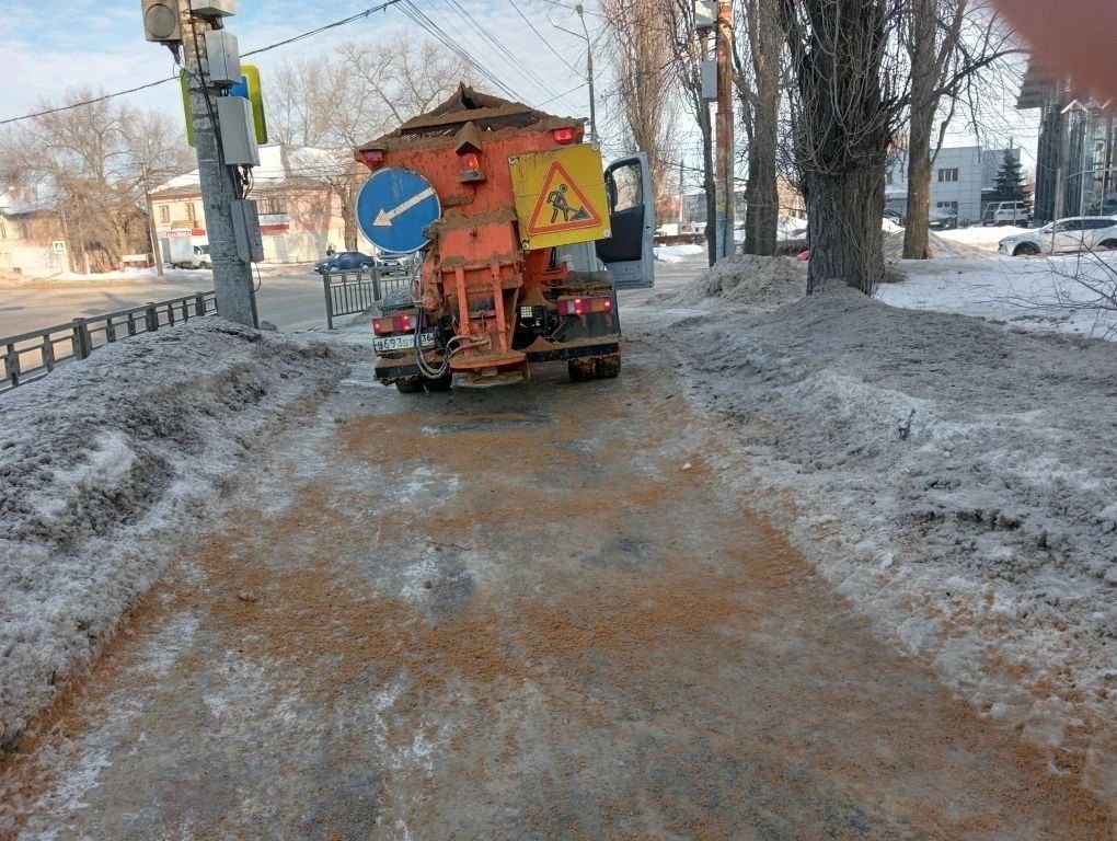 Друзья, мы понимаем, насколько важно обеспечить безопасность передвижения в условиях зимних дорог и улиц города Друзья, мы понимаем, насколько важно обеспечить безопасность передвижения в условиях зимних дорог и улиц города