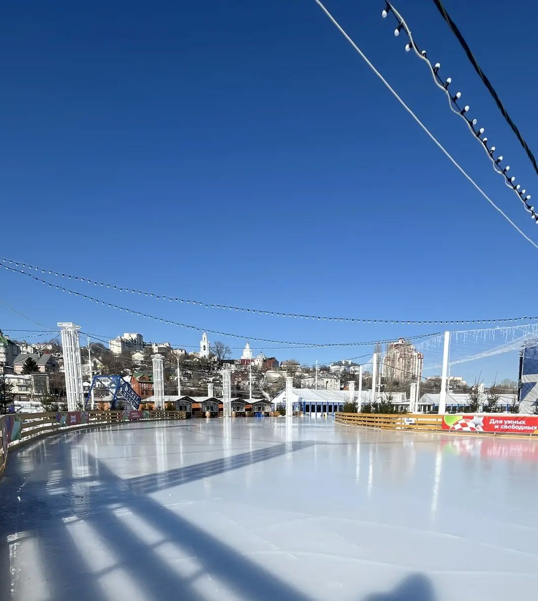 Каток на Адмиралтейской площади готов принимать посетителей