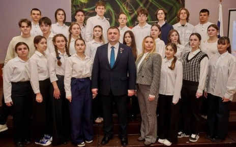 Герой России и председатель Воронежской городской Думы Андрей Дьяченко провел «Урок мужества» для старшеклассников школы №62