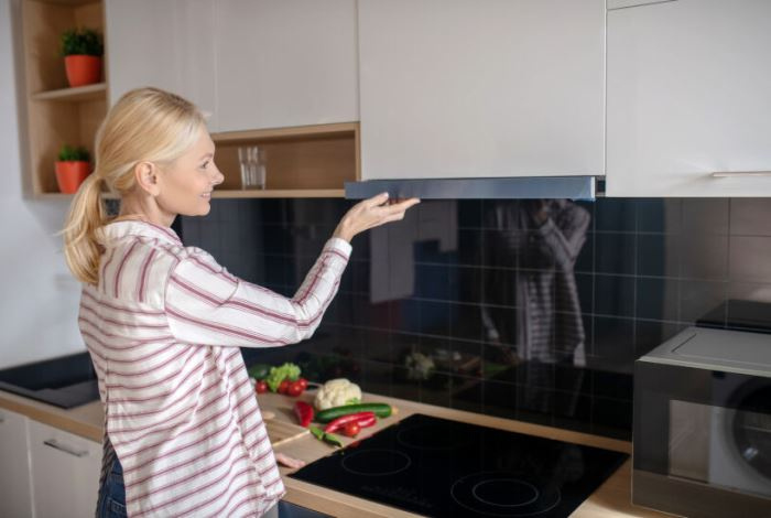 Почему чистка кухонной вытяжки так важна для здоровья