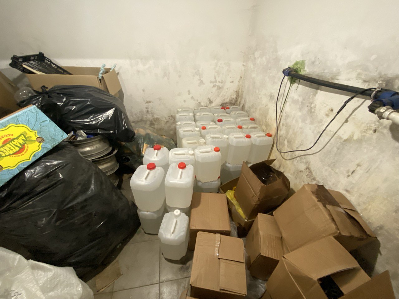 Сотрудники ОЭБиПК изъяли крупную партию фальсификата у жителя Воронежской области Сотрудники ОЭБиПК изъяли крупную партию фальсификата у жителя Воронежской области