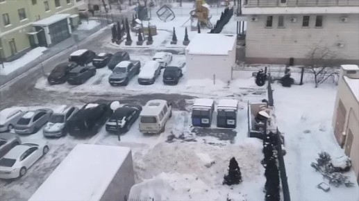 Два мира, две УК. Слева УК «Современный уровень», справа «Домостроитель»