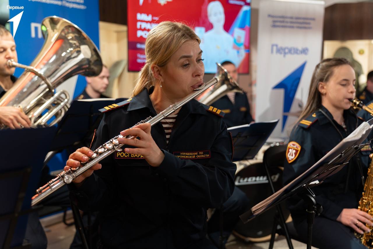 В преддверии Дня защитника Отечества в музее «Арсенал», который хранит память о подвигах и героизме многих поколений, вручили паспорта юным жителям Воронежской области В преддверии Дня защитника Отечества в музее «Арсенал», который хранит память о подвигах и героизме многих поколений, вручили паспорта юным жителям Воронежской области