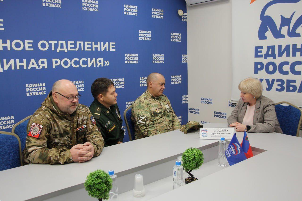 Более 2000 участников СВО и их семей получили помощь в день приемов «Единой России» Более 2000 участников СВО и их семей получили помощь в день приемов «Единой России»