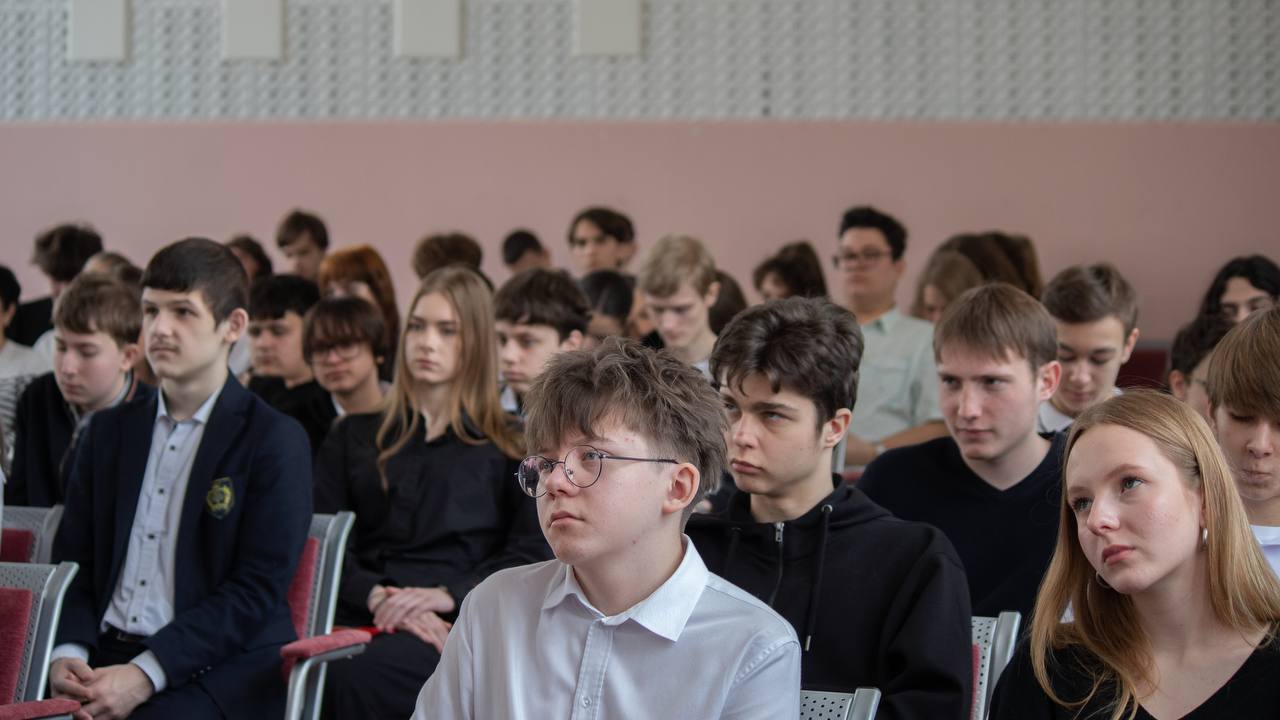 День защитника Отечества — это праздник, который связывает разные поколения и наполняет сердца чувством глубокой признательности День защитника Отечества — это праздник, который связывает разные поколения и наполняет сердца чувством глубокой признательности