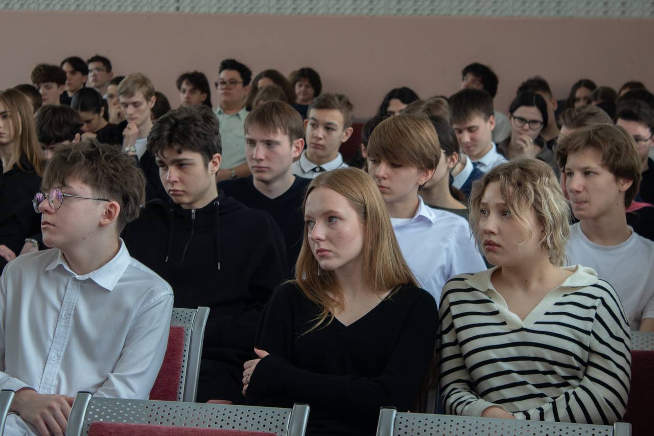 День защитника Отечества — это праздник, который связывает разные поколения и наполняет сердца чувством глубокой признательности День защитника Отечества — это праздник, который связывает разные поколения и наполняет сердца чувством глубокой признательности