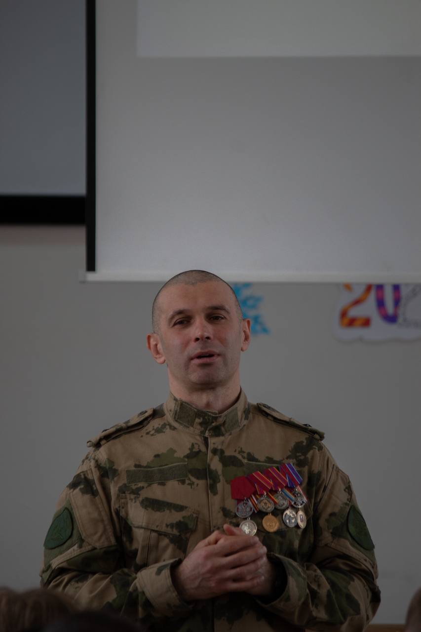 День защитника Отечества — это праздник, который связывает разные поколения и наполняет сердца чувством глубокой признательности День защитника Отечества — это праздник, который связывает разные поколения и наполняет сердца чувством глубокой признательности