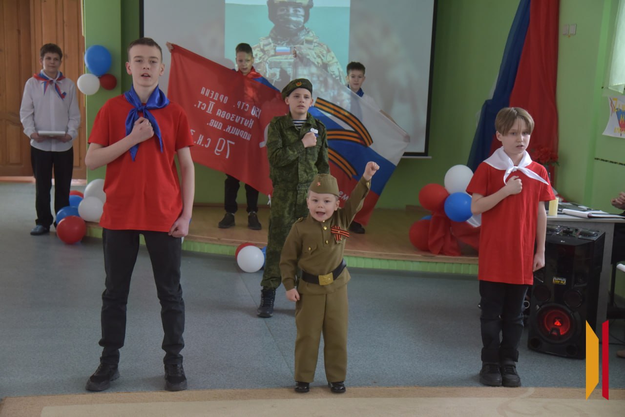 «Самая дорогая медаль»: воспитанники воронежского соцприюта смастерили подарки-обереги для бойцов СВО