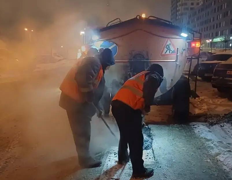 Независимо от сезона: в Центральном районе продолжается ремонт дорог Независимо от сезона: в Центральном районе продолжается ремонт дорог