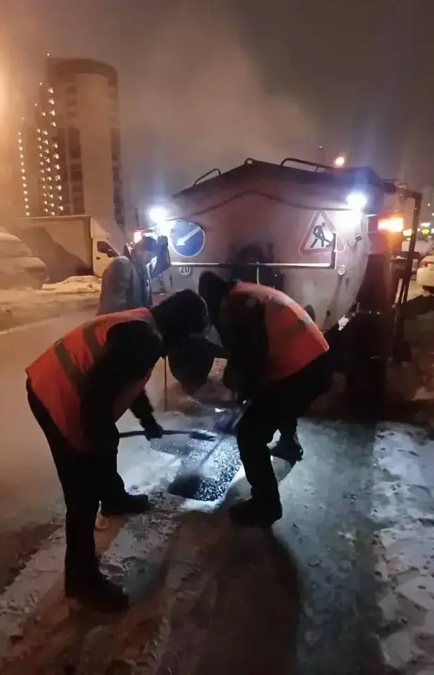 Независимо от сезона: в Центральном районе продолжается ремонт дорог Независимо от сезона: в Центральном районе продолжается ремонт дорог